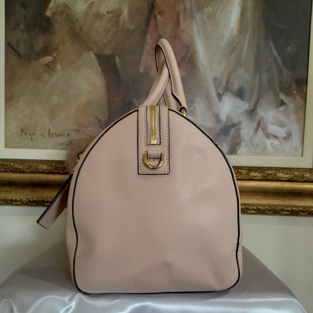 Michael Kors Soft Pink Weekender - Picture 3 of 13